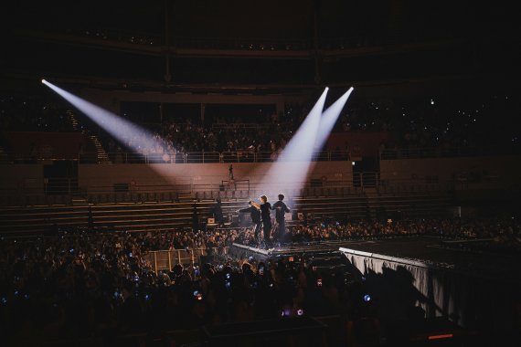 [fn★리뷰] “에브리바디 뛰어!”…관객과 하나 된 씨엔블루