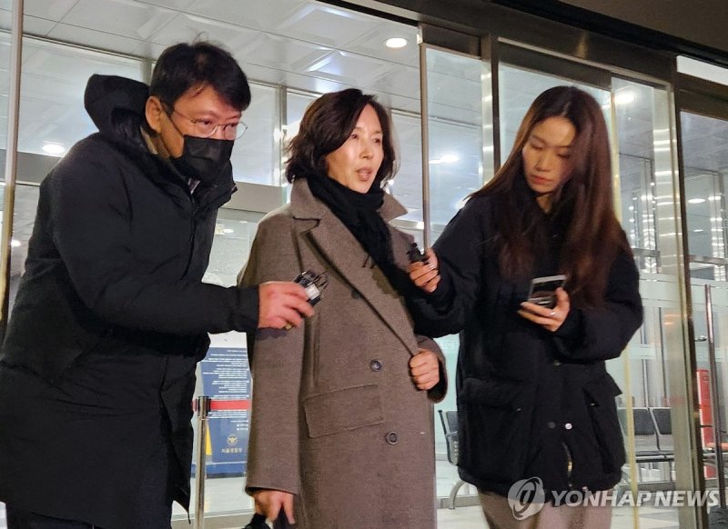 조사 마치고 나오는 김경 시의원 (출처=연합뉴스)