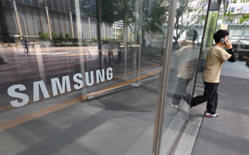 [서울=뉴시스] 최진석 기자 = 사진은 지난해 7월31일 서울 삼성전자 서초사옥에 삼성 로고가 보이고 있는 모습. 2025.07.31. myjs@newsis.com