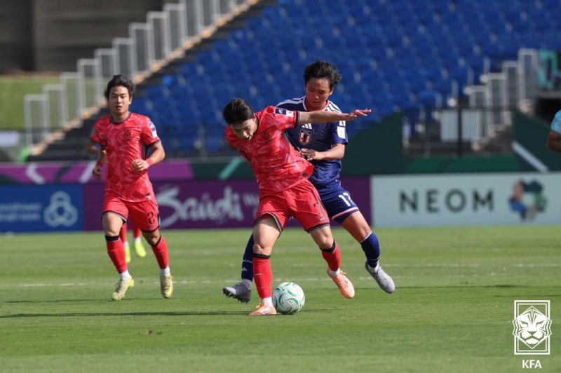 20일(한국시간) 사우디아라비아 제다의 킹 압둘라 스포츠 시티 홀 스타디움에서 열린 2026 아시아축구연맹(AFC) 23세 이하(U-23) 아시안컵 한국과 일본의 4강전에서 대한민국 배현서가 수비하고 있다. 대한축구협회 제공