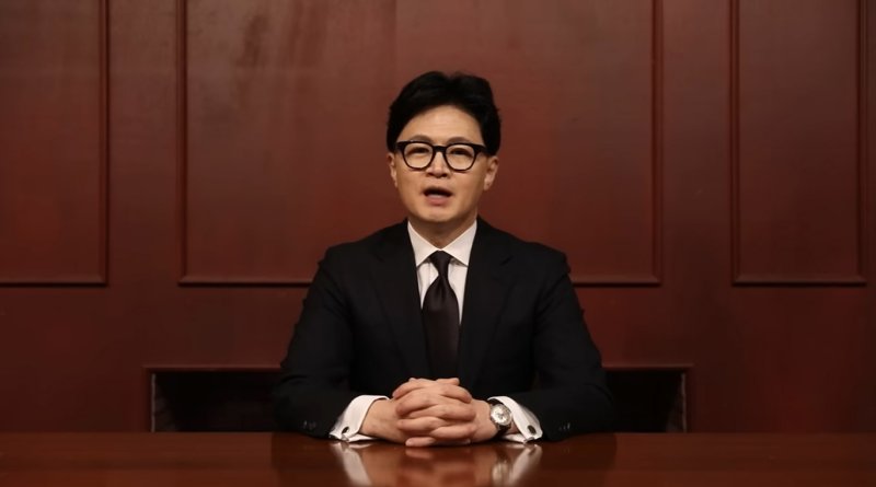 국민의힘 한동훈 전 대표가 지난 18일 페이스북에 자신에 대한 당의 징계 추진과 관련한 입장을 밝히는 영상을 올렸다. 한 전 대표는 당원 게시판 논란과 관련해 "상황이 여기까지 오게 한 것에 대해 국민과 당원께 송구하다＂며 사과했다. (한동훈 페이스북 영상 캡처. 재판매 및 DB 금지) 2026.1.19/뉴스1 ⓒ News1 이호윤 기자