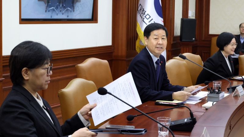 구윤철 부총리 겸 재졍경제부 장관이 21일 서울 종로구 정부서울청사에서 열린 경제관계장관회의에서 발언하고 있다. 사진=서동일 기자