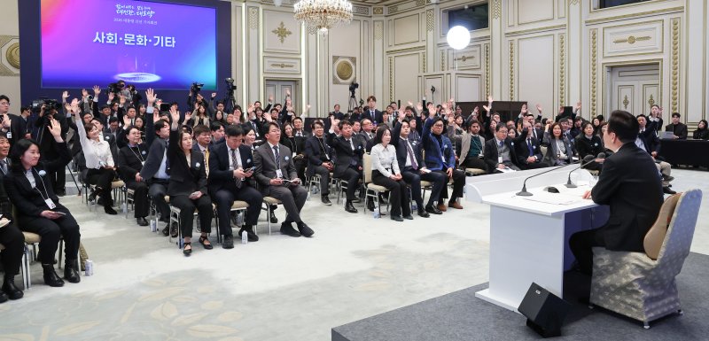 이재명 대통령이 21일 청와대 영빈관에서 열린 신년 기자회견에서 취재진 질문을 받고 있다. 2026.1.21/뉴스1 ⓒ News1 이재명 기자