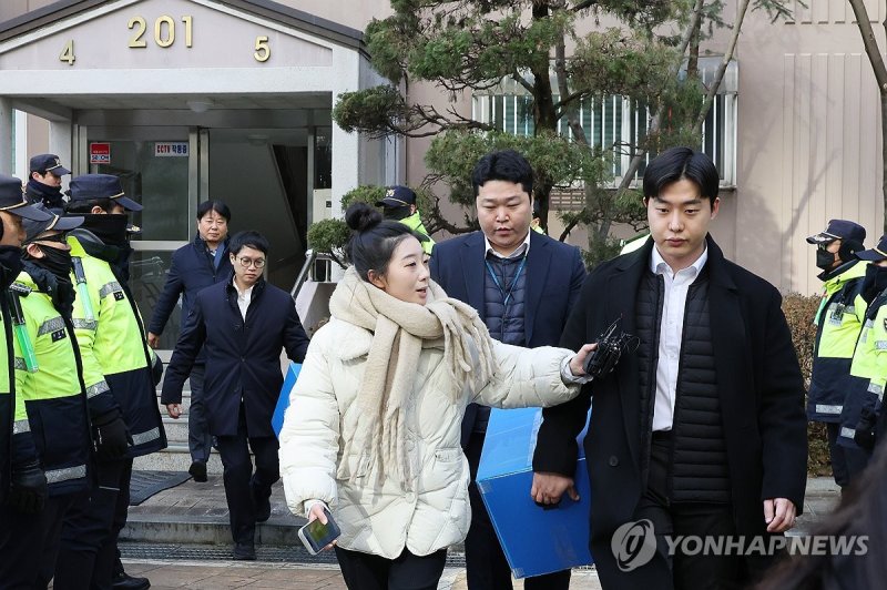 경찰, '비위 의혹' 김병기 자택 압수수색 종료 (출처=연합뉴스)