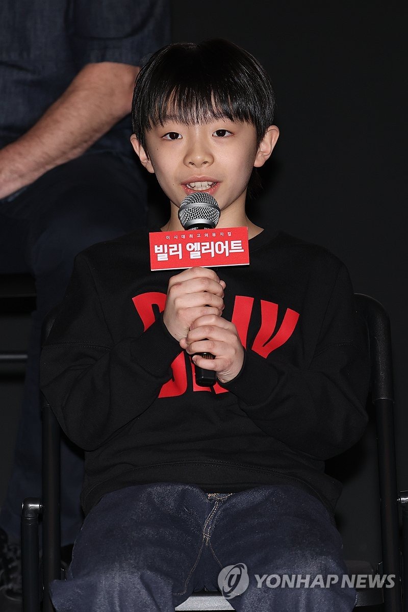 인사말하는 조윤우 (출처=연합뉴스)