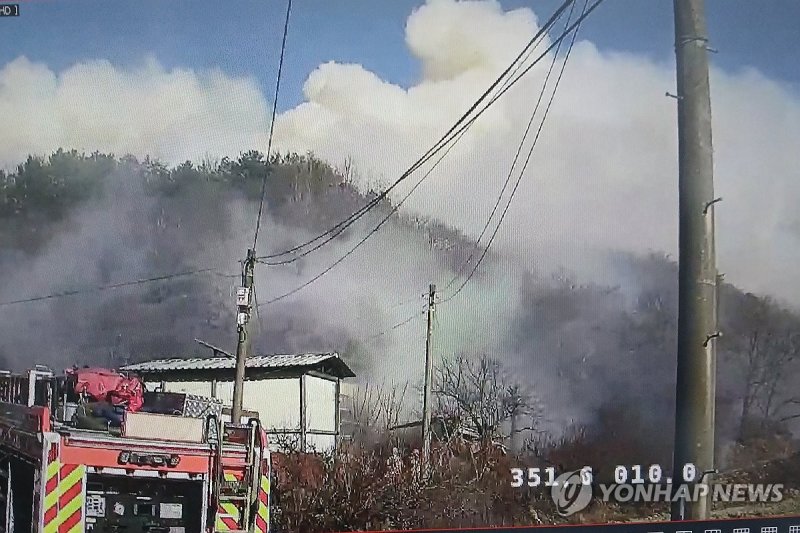 확산하는 산불에 소방 대응 2단계 (출처=연합뉴스)