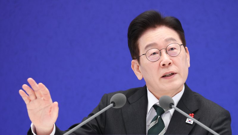 이재명 대통령이 21일 청와대 영빈관에서 열린 신년 기자회견에서 취재진 질문에 답변하고 있다. 2026.1.21/뉴스1 ⓒ News1 이재명 기자