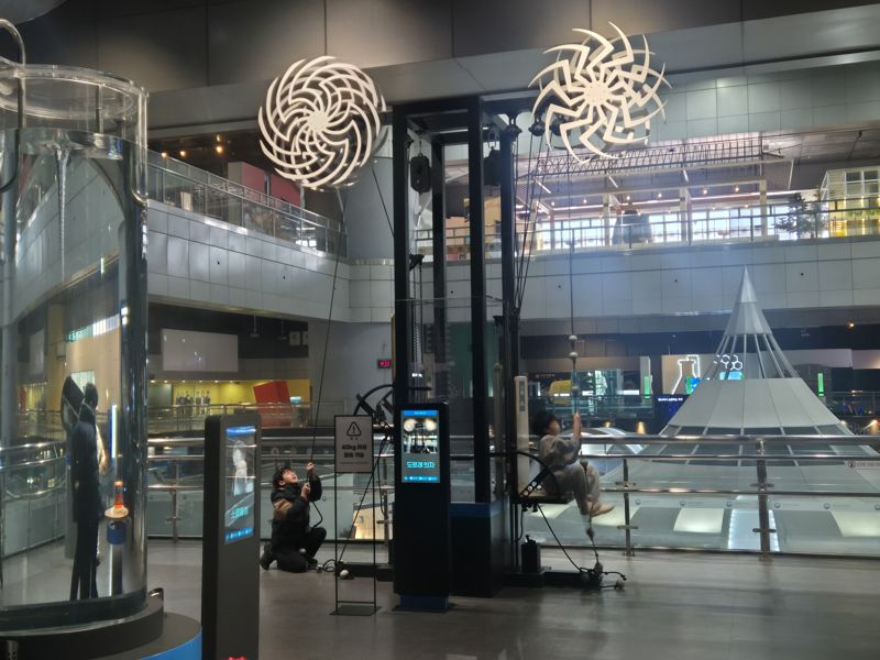 중앙과학관 '피직스랩' 개관...'보는 전시에서 체험하는 과학놀이터 제공' [현장르포]