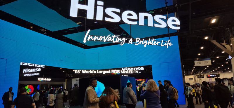 이달 초 미국 라스베이거스에서 열린 CES 2026에서 중국 TV업체 하이센스 부스에 인파가 북적인다. 사진=조은효 기자