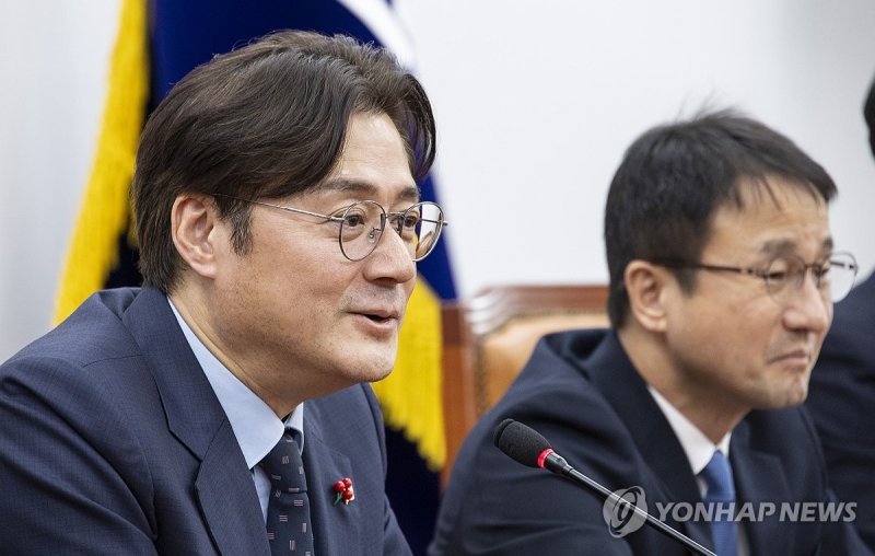 한병도 원내대표 방문한 신임 홍익표 정무수석 (출처=연합뉴스)