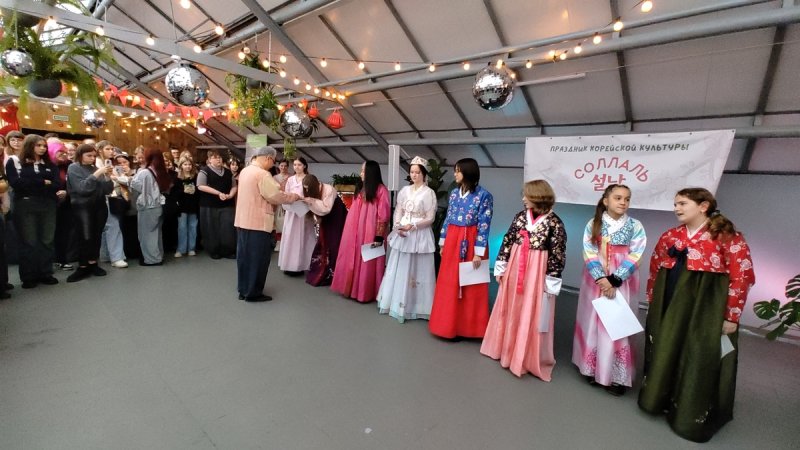 지난해 열린 설날 한복 입기 체험 행사 (출처=연합뉴스)