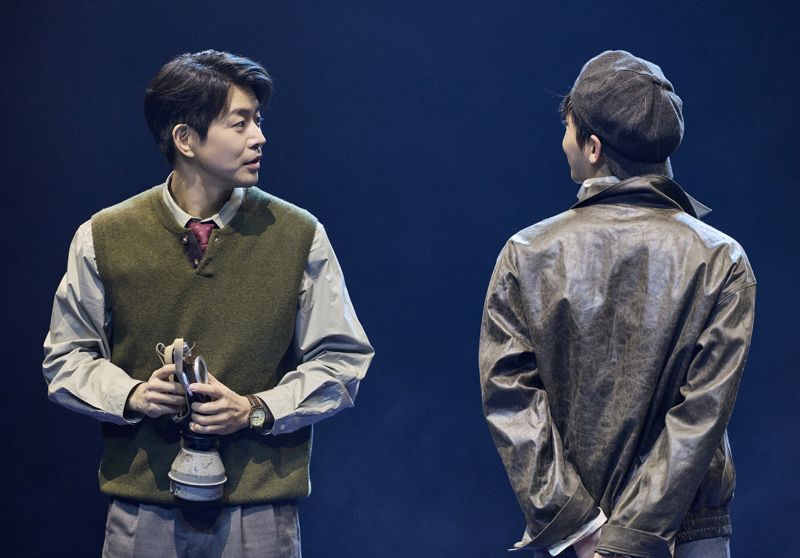 앨런 튜링 역 배우 이상윤(왼쪽)과 아놀드 머레이 역 외 배우 최정우 /사진=크리에이티브 석영 제공