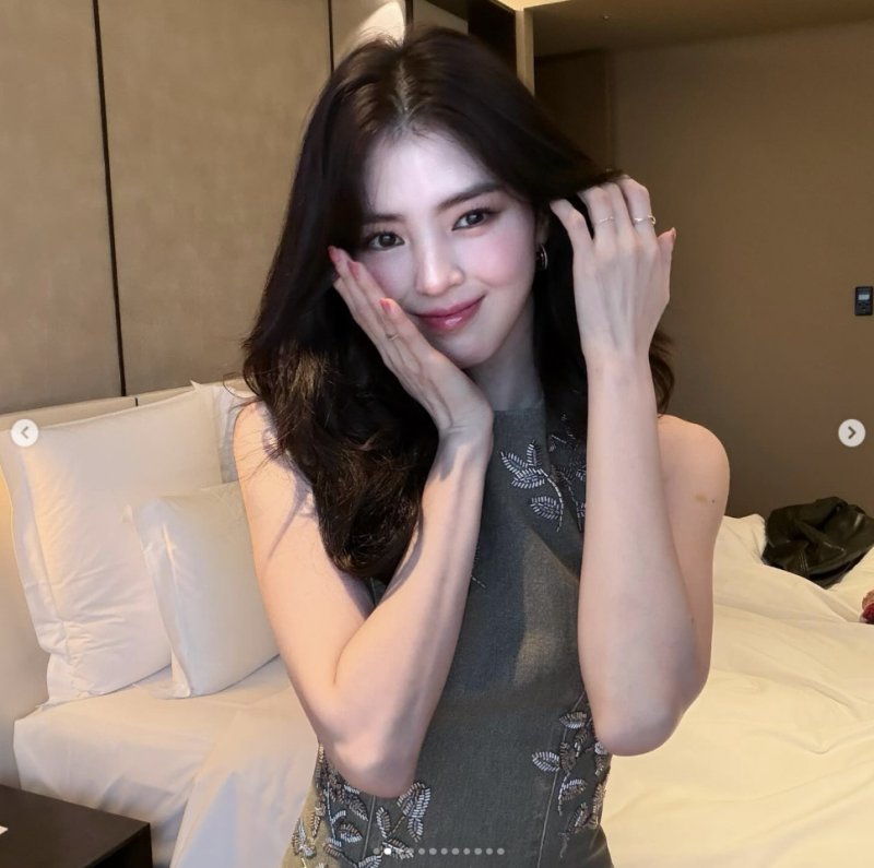 한소희, 인형 같은 얼굴에 개미 허리까지…비현실적 미모