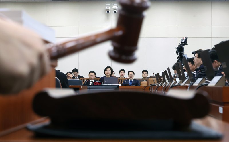 [서울=뉴시스] 고승민 기자 = 이혜훈 기획예산처 장관 후보자가 23일 오전 서울 여의도 국회 재정경제기획위원회 전체회의에서 열린 인사청문회에 출석해 있다.(공동취재) 2026.01.23. photo@newsis.com