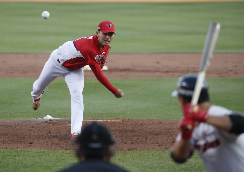 KIA 타이거즈에서 활약하던 시절의 홍건희. 뉴스1 DB ⓒ News1 DB