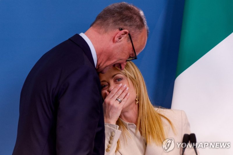 메르츠 독일 총리와 멜로니 이탈리아 총리 (출처=연합뉴스)