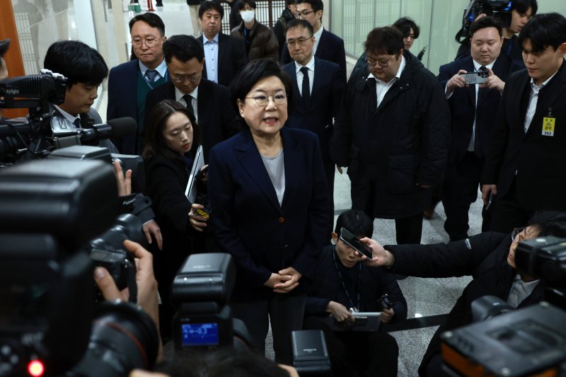 [서울=뉴시스] 고승민 기자 = 이혜훈 기획예산처 장관 후보자가 19일 서울 여의도 국회에서 입장을 밝히고 있다. 이날 열린 재정경제기획위원회 전체회의는 이 장관의 청문회 개최 여부를 놓고 여야간 공방이 이어지다 정회됐다. 2026.01.19. kkssmm99@newsis.com