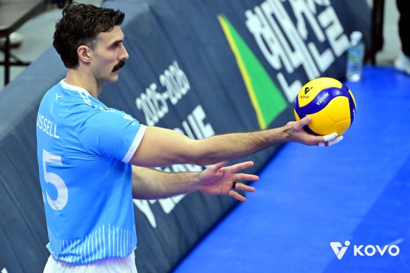 올 시즌 남자부 서브 부문 1위를 달리는 대한항공의 러셀 (출처=연합뉴스)