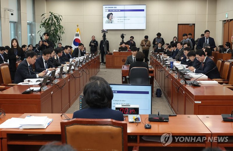 이혜훈 후보자 질의 경청 (출처=연합뉴스)