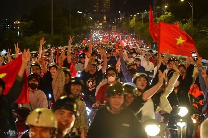 거리로 쏟아져 나온 베트남 축구팬들.연합뉴스