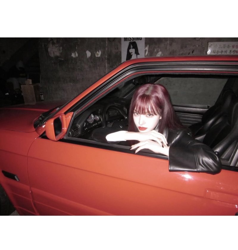 아이브 리즈, 빨간 입술로 완성한 우아한 카리스마