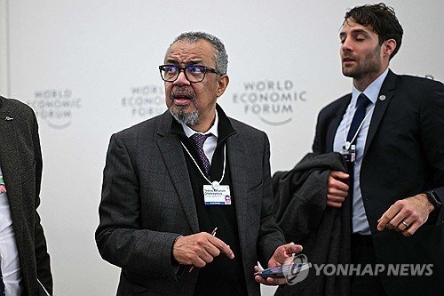 WHO vs 미국 보건부…코로나19 참변 책임론 두고 정면충돌 (출처=연합뉴스)