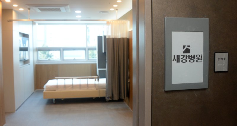 [전주=뉴시스] 김얼 기자 = 새강병원의 병동 디지털 환자 안내판. 2026.01.24. pmkeul@newsis.com