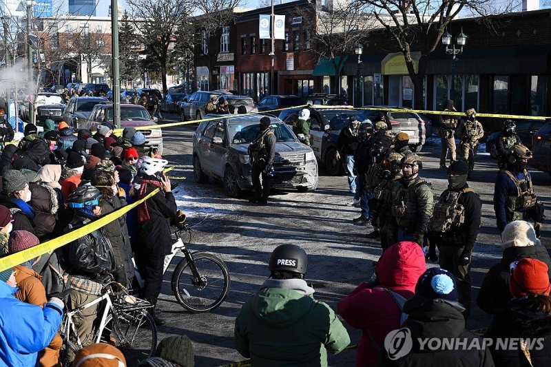 두 번째 총격 사망 사건이 발생한 미네소타주 미니애폴리스 거리 (출처=연합뉴스)