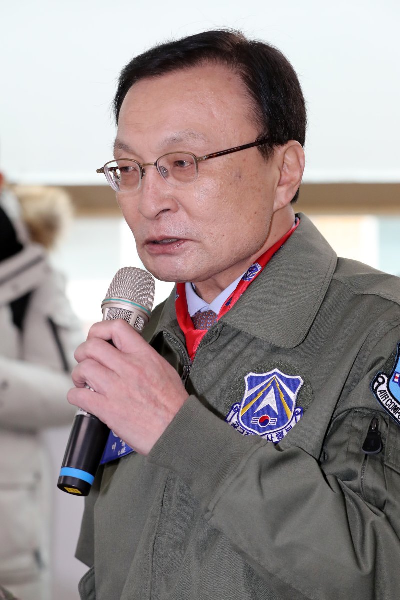 베트남 출장 중 심근경색으로 위중한 상태에 빠졌던 이해찬 민주평화통일자문회의 수석부의장이 25일 베트남 호찌민에서 향년 73세를 일기로 별세했다. 사진은 지난 2019년 1월 31일 경기도 오산 공군작전사령부을 방문해 군 장병들과의 점심식사 전 인사말을 하는 모습. 2026.1.25/뉴스1