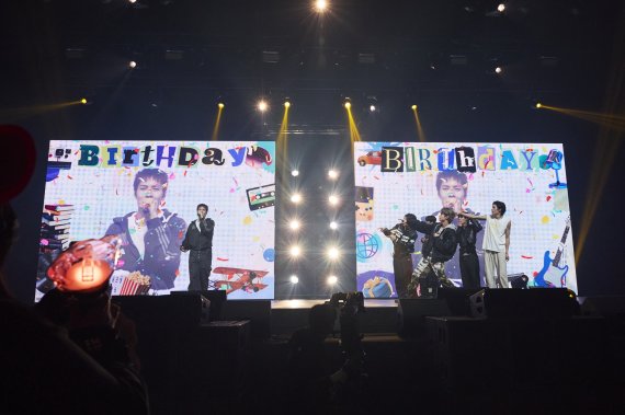 [fn★리뷰] 신곡 공개→파격 퍼포먼스…82메이저의 공연 철학