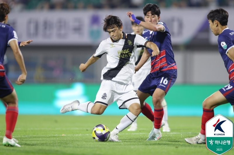 지난 시즌 경남에서 활약하던 송시우(한국프로축구연맹 제공)