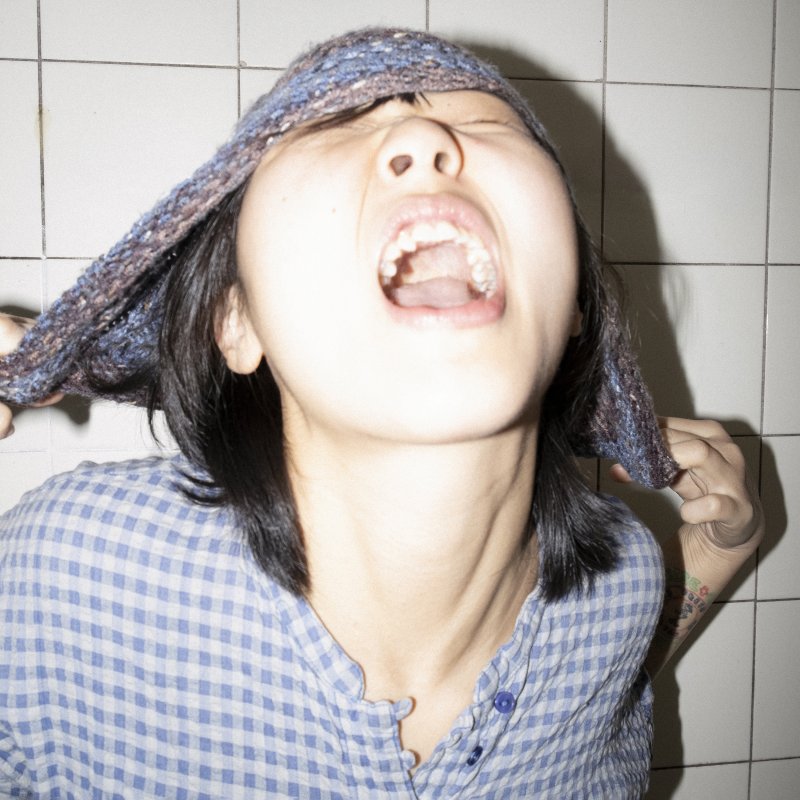 [서울=뉴시스] 우희준 '심장의 펌핑은 고문질' 커버. (사진 = 뮤지션 측 제공) 2026.01.26. photo@newsis.com *재판매 및 DB 금지