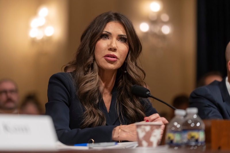 [워싱턴=AP/뉴시스] 크리스티 놈 미국 국토안보부 장관이 지난달 11일(현지 시간) 미국 하원 국토안보위원회 청문회에서 질의에 답변하고 있다. 2026.01.26.