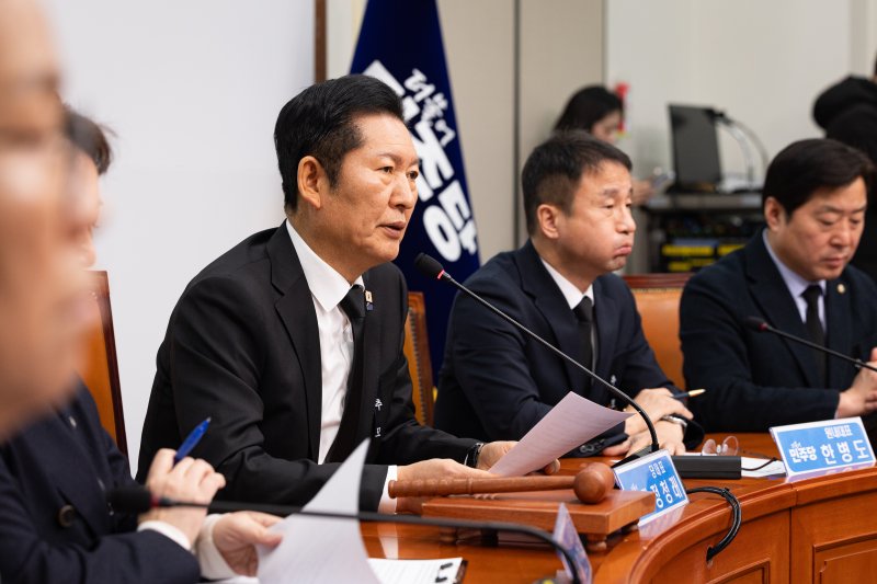 정청래 더불어민주당 대표가 26일 서울 여의도 국회에서 열린 최고위원회의에서 모두 발언을 하고 있다. 2026.1.26/뉴스1 ⓒ News1 유승관 기자