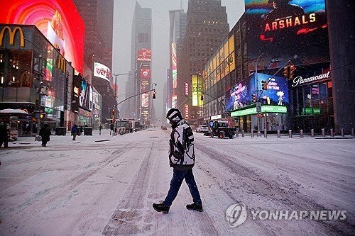 눈 내린 뉴욕 타임스퀘어 (출처=연합뉴스)
