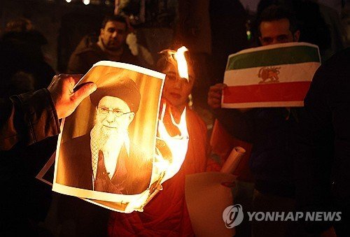 런던에서 열린 이란 반정부 시위대 지지 행동 (출처=연합뉴스)