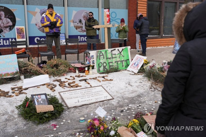 미 이민단속요원 총격으로 사망한 알렉스 프레티 추모공간 (출처=연합뉴스)