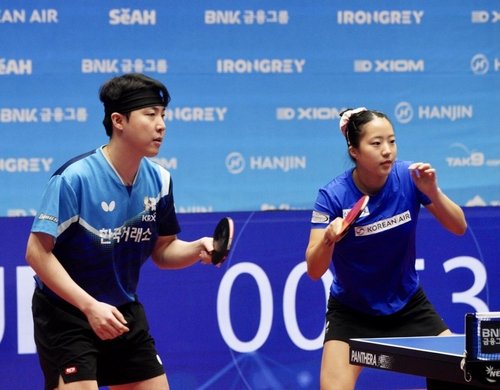 탁구 종합선수권 혼합복식 우승을 합작한 임종훈(왼쪽)과 신유빈 (출처=연합뉴스)