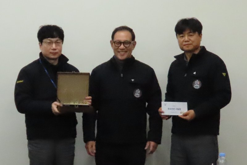 사업장 12곳 찾는 허성 코오롱인더스트리 사장, 새해 현장경영 집중 - 뉴스 썸네일 이미지