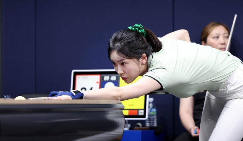 공을 바라보는 정수빈 (출처=연합뉴스)