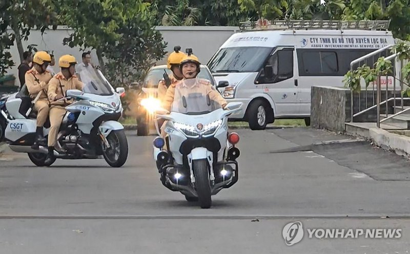 호찌민 공항으로 향하는 이해찬 전 총리 운구 행렬 (출처=연합뉴스)
