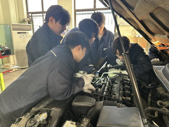 "이론 넘어 현장 실무로"... 롯데오토케어 ESG형 일경험 주목 전기차·자율주행 등 5대 핵심 역량 전수