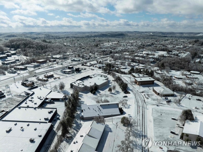 눈 폭풍으로 인해 눈에 뒤덮인 테네시주 내슈빌 (출처=연합뉴스)
