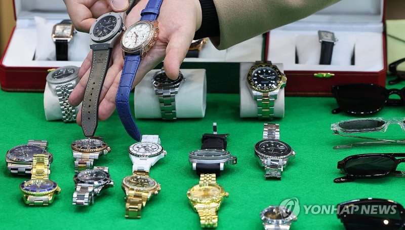 1,200억원대 위조 명품 판매 쇼핑몰 운영조직 적발 (출처=연합뉴스)