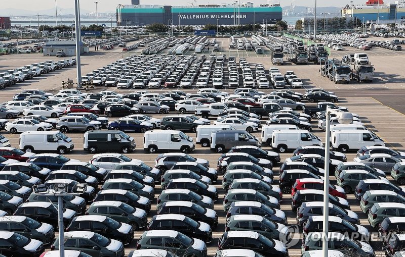 평택항에서 수출 대기 중인 자동차 (출처=연합뉴스)