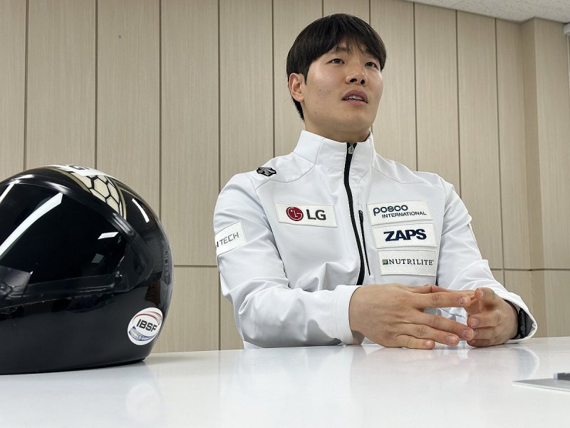 인터뷰하는 정승기 (출처=연합뉴스)