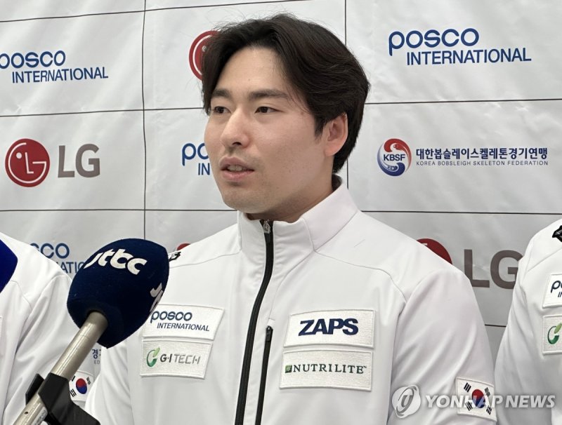 인터뷰하는 파일럿 김진수 (출처=연합뉴스)