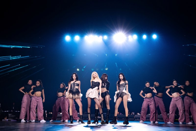 블랙핑크, 16개 도시&middot;33회차 월드투어 성료…"모든 순간 꿈 같았다" 눈물