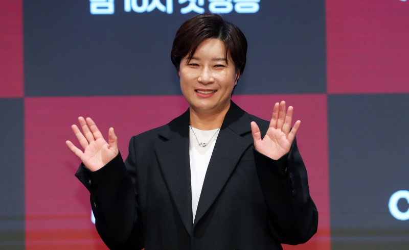[서울=뉴시스] 김혜진 기자 = 방송인 박세리가 25일 오후 서울 구로구 더세인트에서 열린 채널A 새 예능 프로그램 '야구여왕' 제작발표회에서 포즈를 취하고 있다. 2025.11.25. jini@newsis.com