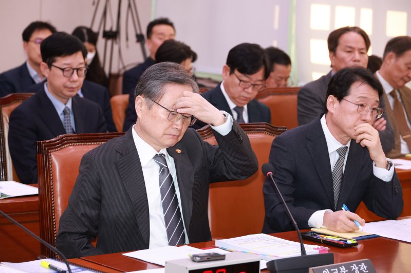 [서울=뉴시스] 고승민 기자 = 조현 외교부 장관이 28일 서울 여의도 국회에서 열린 외교통일위원회 전체회의에 출석하고 있다. 2026.01.28. kkssmm99@newsis.com